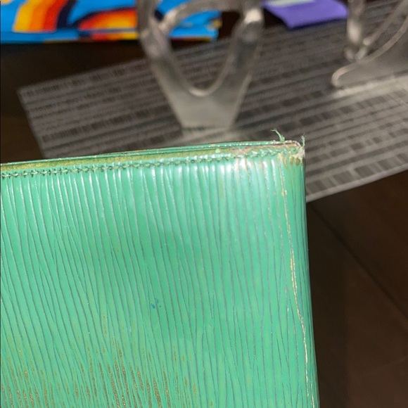 Green Louis Vuitton Wallet - Picture 7 of 13